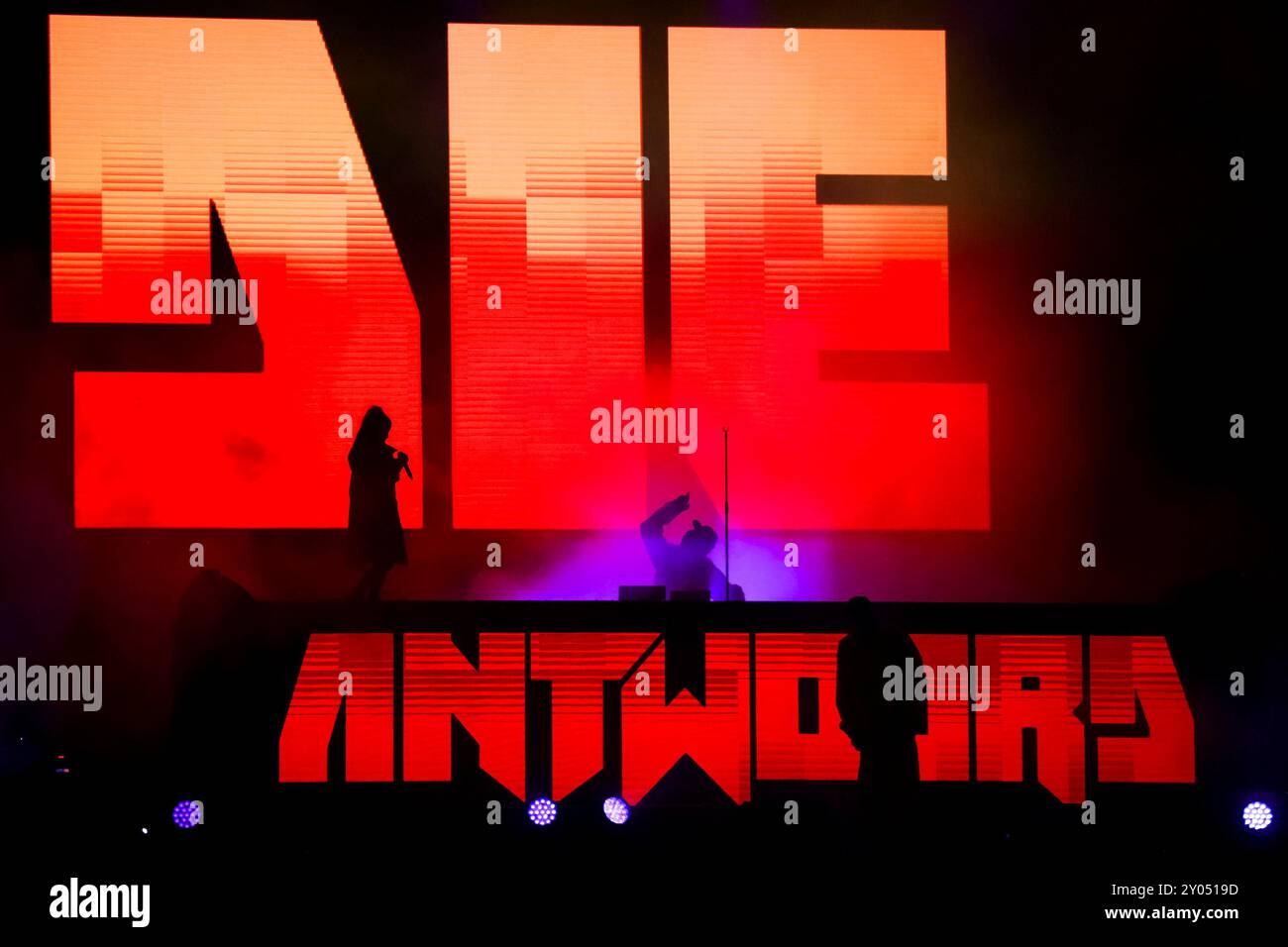 Le groupe de hip hop alternatif sud-africain, Die Antwoord, se produit sur scène le 3ème jour du festival de musique Vilar de Mouros qui se tient du 21 au 24 août 2024 dans le nord du Portugal. Banque D'Images