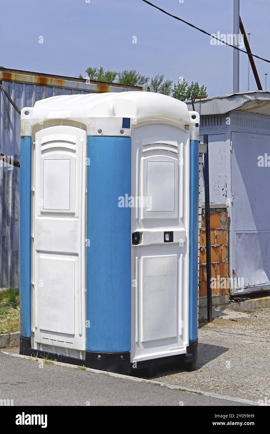 Cabine de toilettes portables à ouvrir construction site Banque D'Images