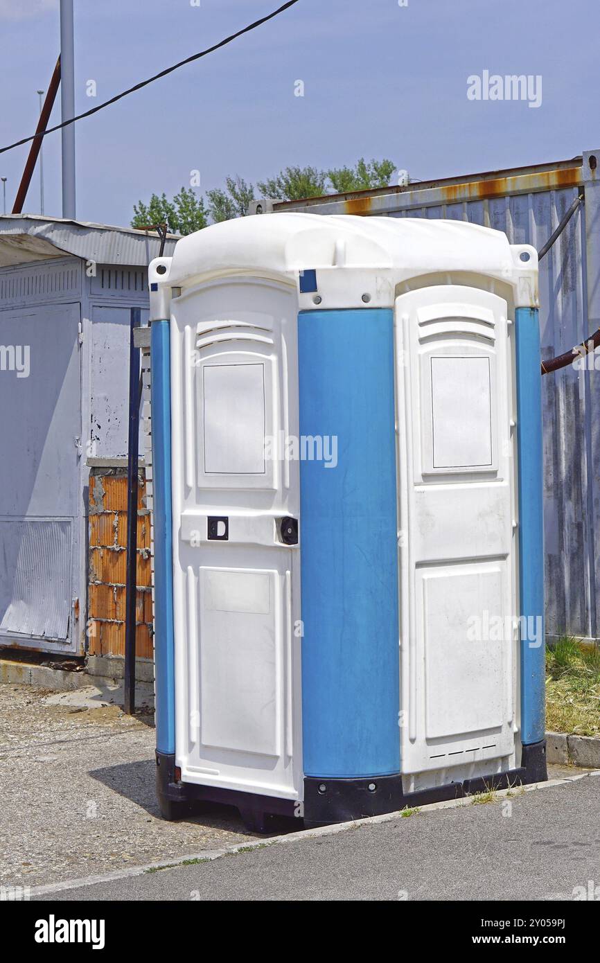 Cabine de toilettes portables à ouvrir construction site Banque D'Images
