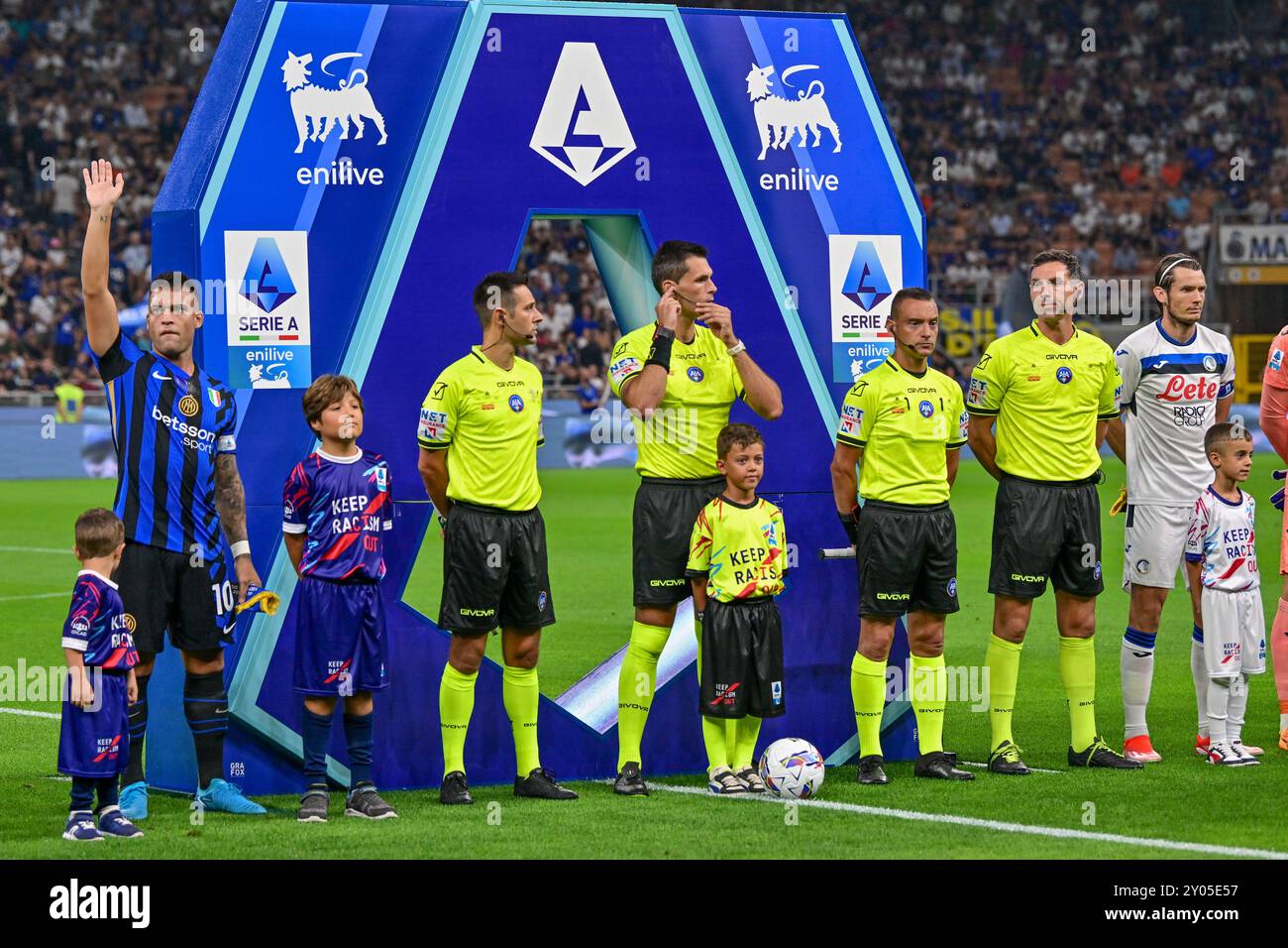 Milan, Italie. 30 août 2024. L'arbitre Matteo Marchetti a vu lors du match de Serie A entre l'Inter et Atalanta à Giuseppe Meazza à Milan. Banque D'Images