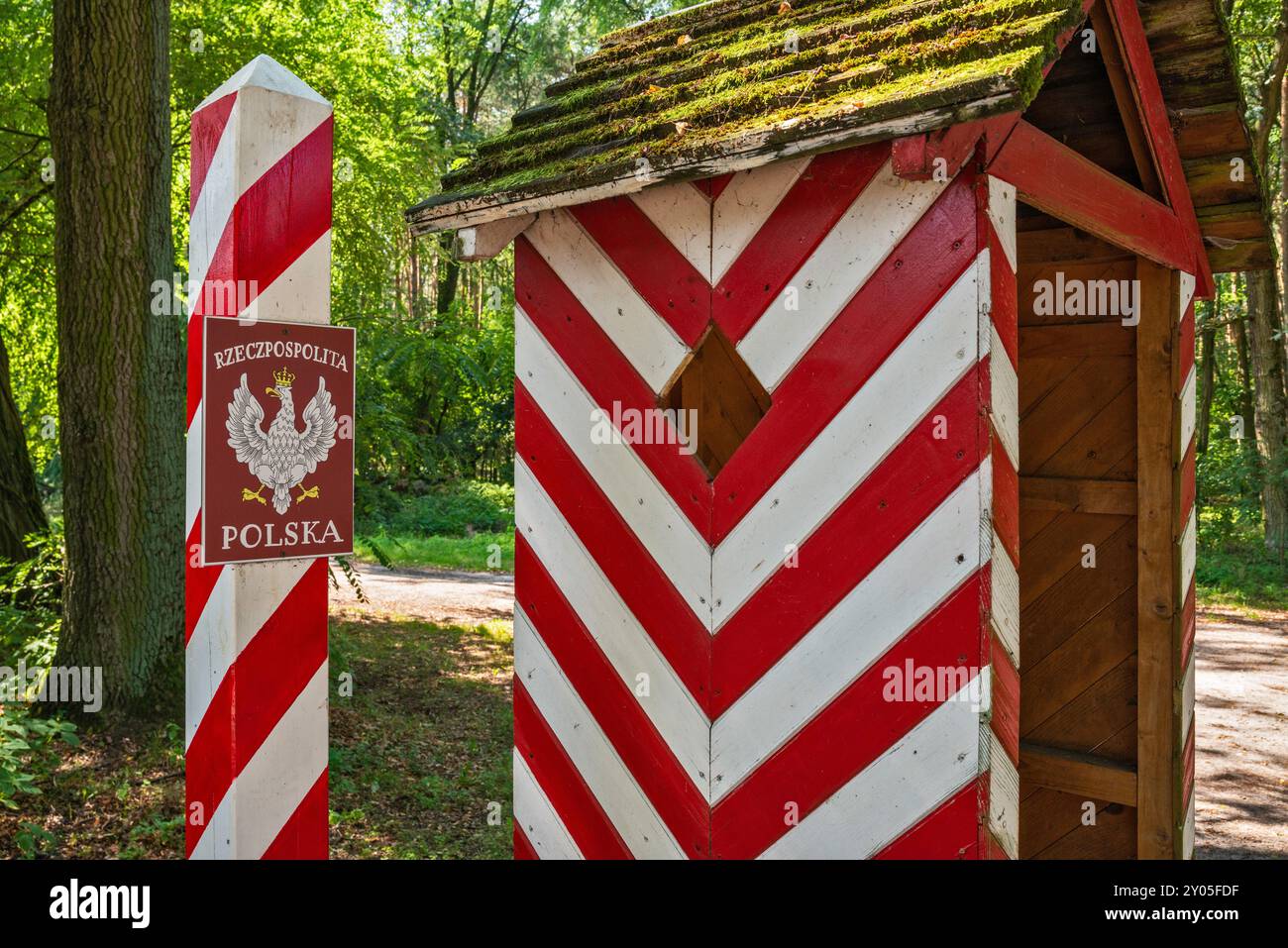 Poste de garde-frontières polonais au poste frontalier d'avant-guerre entre la Pologne et l'Allemagne, près du village de Baranowice, vallée de Barycz, basse-Silésie, Pologne Banque D'Images