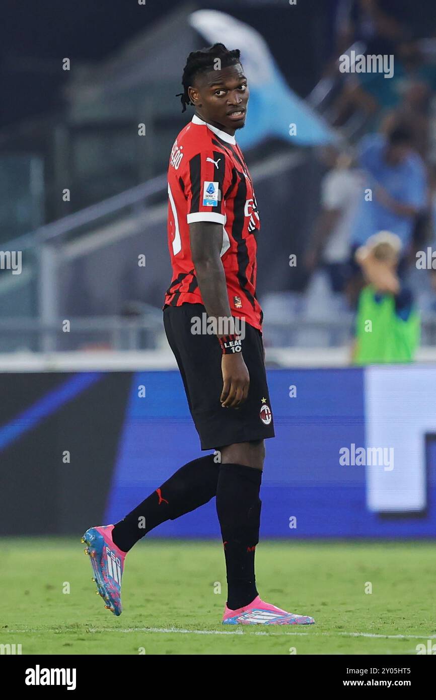 Rome, Italie. 31 août 2024. Rafael Leao de Milan regarde pendant le match de football Serie A entre le SS Lazio et l'AC Milan au Stadio Olimpico à Rome, en Italie. Crédit : FEDERICO PROIETTI Banque D'Images