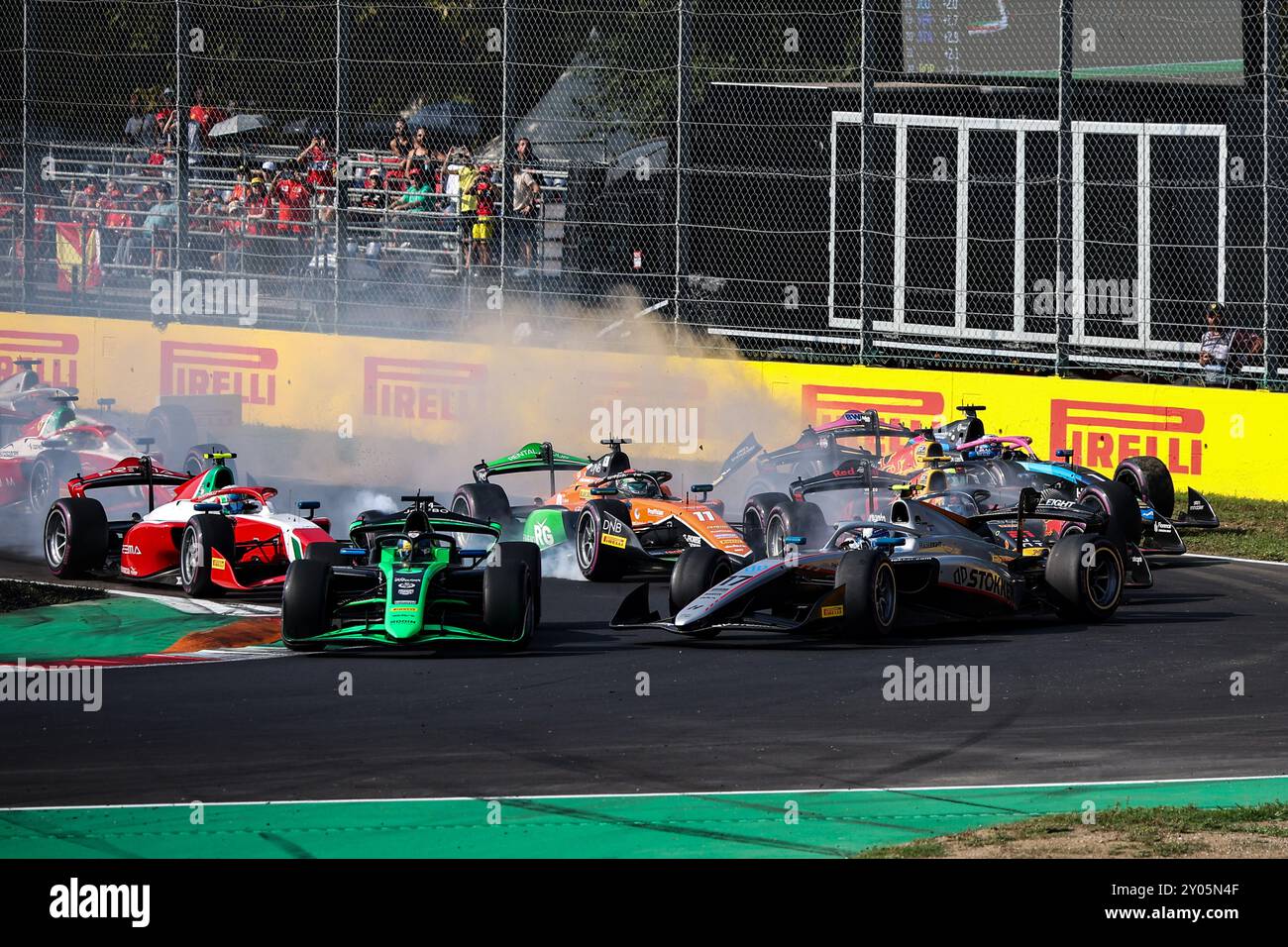 Départ, 05 Malony Zane (bar), Rodin Motorsport, Dallara F2 2024, action 17 Aron Paul (est), Hitech Pulse-Eigt, Dallara F2 2024, action crash, accident, lors de la 11ème manche du Championnat FIA de formule 2 2024 du 30 août au 1er septembre 2024 sur l'Autodromo Nazionale Monza, à Monza, Italie - photo Xavi Bonilla / DPPI Banque D'Images