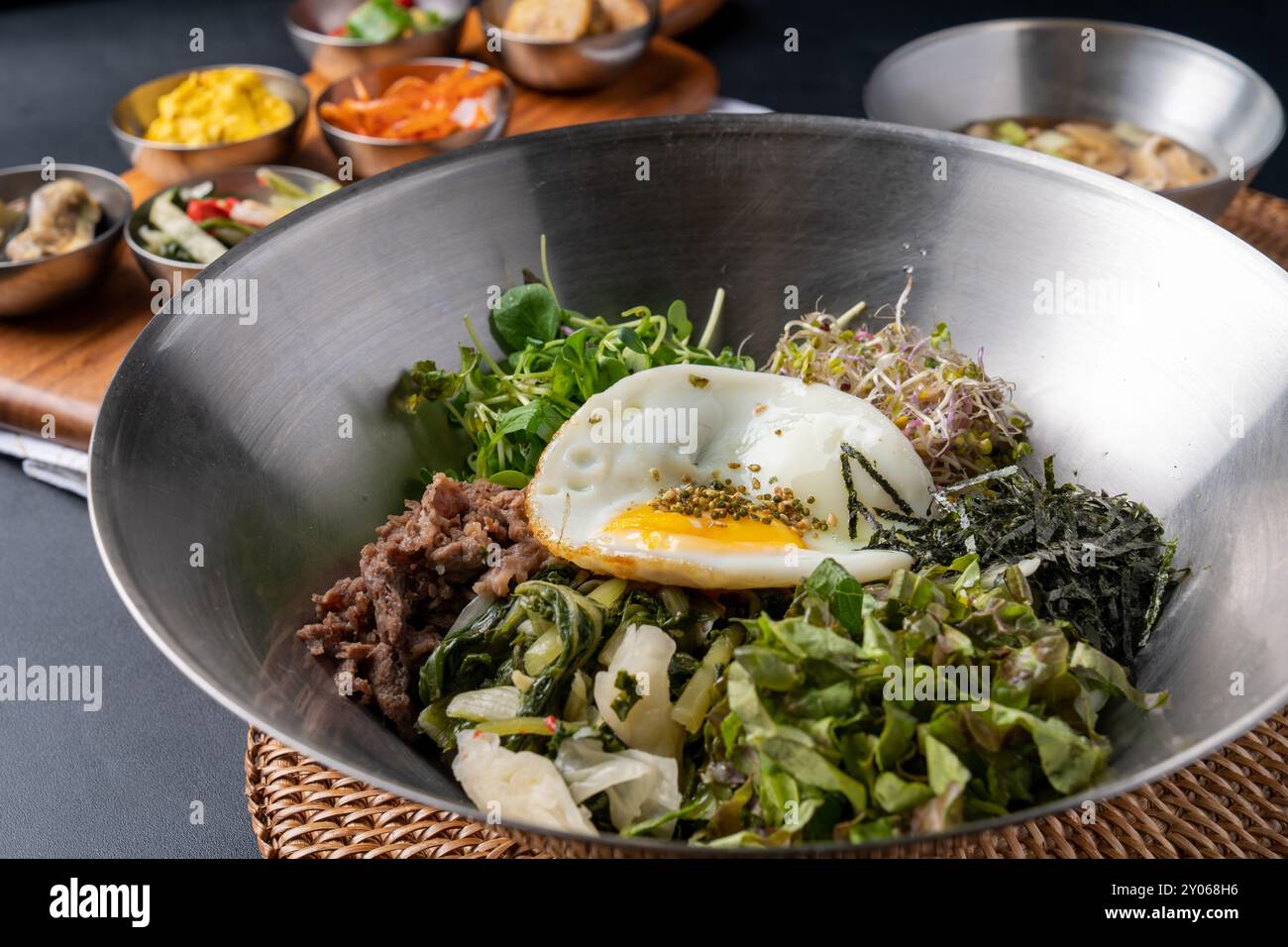 Yukgaejang, cuisine coréenne, accompagnements, bibimbap, bol de riz au porc, porc sauté, bol à riz bulgogi, bulgogi, côtelette de porc, bol à riz, spam grillé, ven Banque D'Images