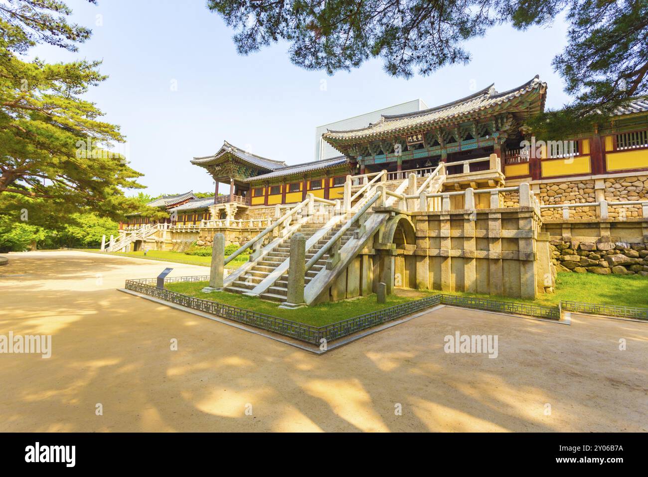Blue Cloud et White Cloud Bridges, Baegungyo, Cheongungyo au premier plan avec Lotus Flower et Seven Treasures Bridge, Chilbogyo, Yeonhwagyo derrière Banque D'Images