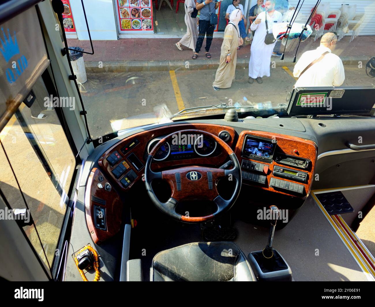 Makkah Madinah Road, Arabie Saoudite, juin 25 2024 : bus luxueux de la compagnie saoudienne Al Qaid, fabriqué avec des spécifications spéciales avec un qual élevé Banque D'Images