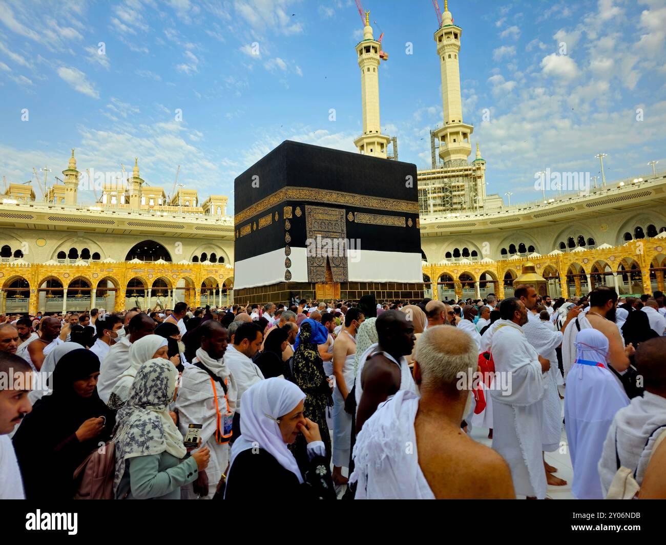 La Mecque, Arabie Saoudite, 12 juin 2024 : Mataf de la Grande Mosquée, qui est la zone de marbre entourant Al Kaaba Al Musharrafa, les musulmans exécutent leur cirque Banque D'Images