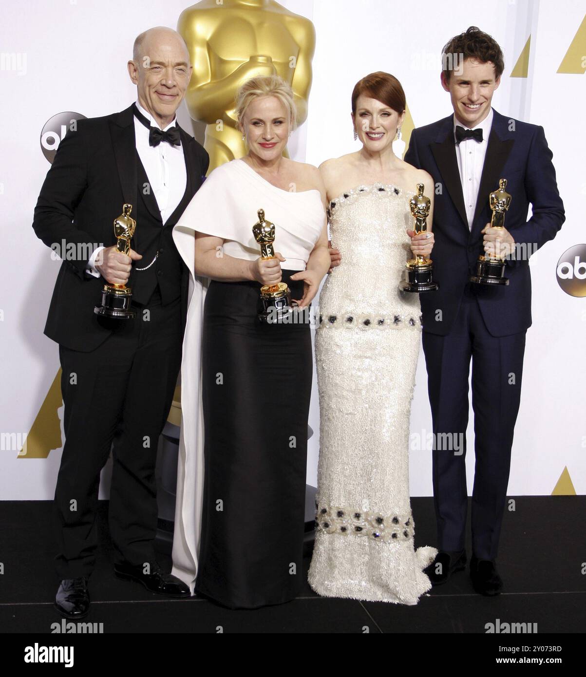 J.K. Simmons, Patricia Arquette, Julianne Moore et Eddie Redmayne lors de la 87e cérémonie annuelle des Oscars, salle de presse au Loews Hollywood Hotel in Banque D'Images