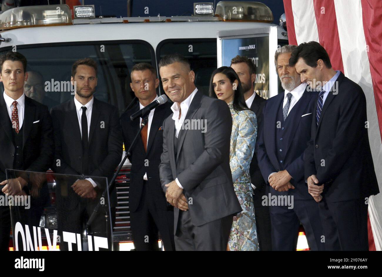 Miles Teller, Taylor Kitsch, Josh Brolin, Jeff Bridges, Jennifer Connelly, Dierks Bentley, Joseph Kosinski et James badge Dale au pré de Los Angeles Banque D'Images