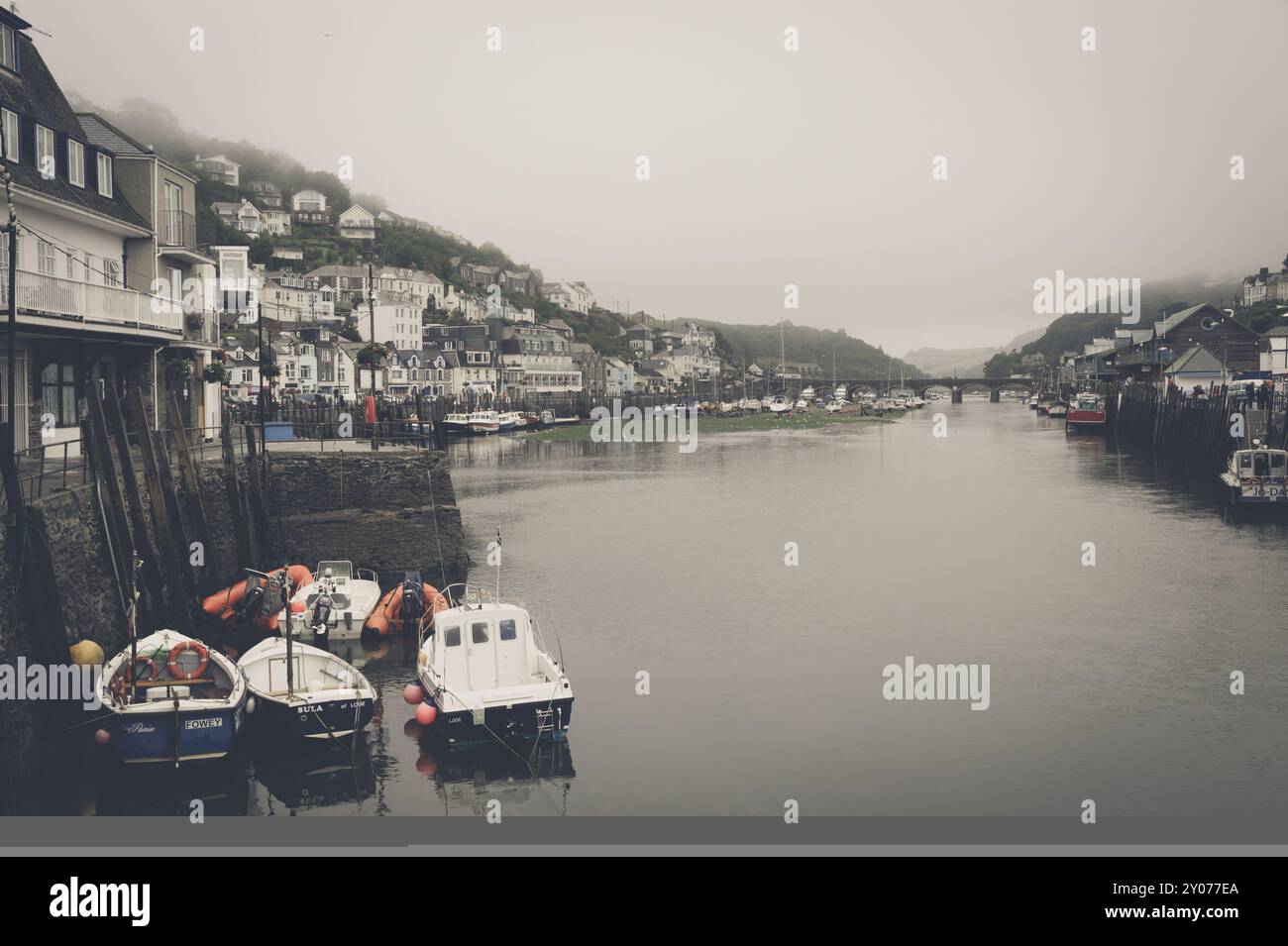 Le village de pêcheurs de Looe sur les rives de la rivière Looe Banque D'Images