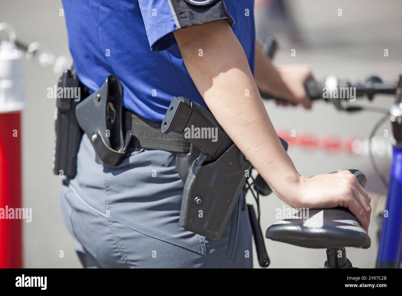 Police en patrouille à vélo Banque D'Images