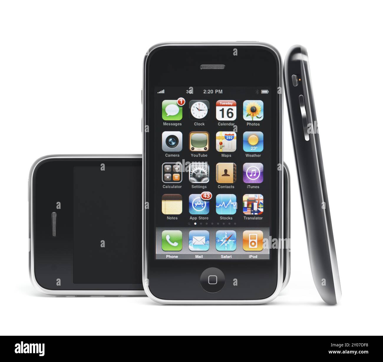 Trois smartphones Apple iPhone 3Gs 3G isolés sur fond blanc. Photo de haute qualité Banque D'Images