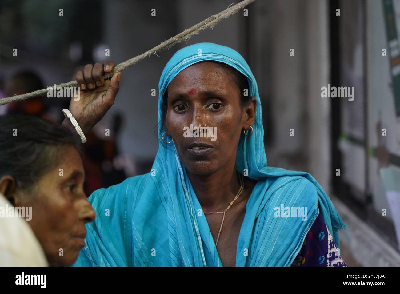 Dhaka, Dhaka, Bangladesh. 1er septembre 2024. En réponse à trois attaques contre des médecins du Collège médical de Dhaka le 31 août 2024, tous les médecins du gouvernement à travers le pays ont déclaré une fermeture complète à partir de 13 heures le 1er septembre 2024. Pendant ce temps, des patients de différents âges, y compris des enfants et des nouveau-nés, ont été vus quitter l'hôpital sans recevoir de traitement, et leurs proches ont semblé en détresse. Certains patients ont également été vus allongés dans un état malade à l'extérieur des locaux de l'hôpital. Depuis la dernière mise à jour, la fermeture complète a été temporairement suspendue jusqu'à 8H00 le 2 septembre Banque D'Images