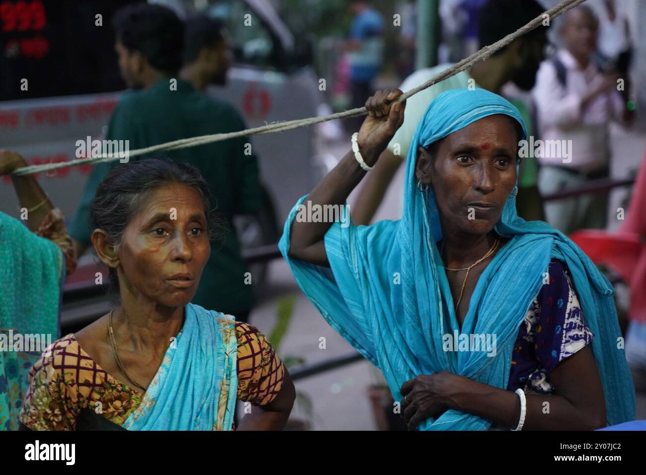 Dhaka, Dhaka, Bangladesh. 1er septembre 2024. En réponse à trois attaques contre des médecins du Collège médical de Dhaka le 31 août 2024, tous les médecins du gouvernement à travers le pays ont déclaré une fermeture complète à partir de 13 heures le 1er septembre 2024. Pendant ce temps, des patients de différents âges, y compris des enfants et des nouveau-nés, ont été vus quitter l'hôpital sans recevoir de traitement, et leurs proches ont semblé en détresse. Certains patients ont également été vus allongés dans un état malade à l'extérieur des locaux de l'hôpital. Depuis la dernière mise à jour, la fermeture complète a été temporairement suspendue jusqu'à 8H00 le 2 septembre Banque D'Images