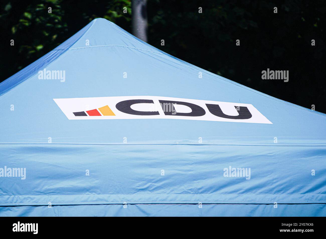 Ahrensburg Themenfoto : CDU, Christlich Demokratische Union, 01.09.2024 logo der CDU auf Zelt Themenfoto : CDU, Christlich Demokratische Union, 01.09.2024 *** Ahrensburg Theme photo CDU, Christian Democratic Union, 01 09 2024 logo CDU sur tente Theme photo CDU, Christian Democratic Union, 01 09 2024 Copyright : xEibner-Pressefoto/MarcelxvonxFehrnx EP MFN Banque D'Images