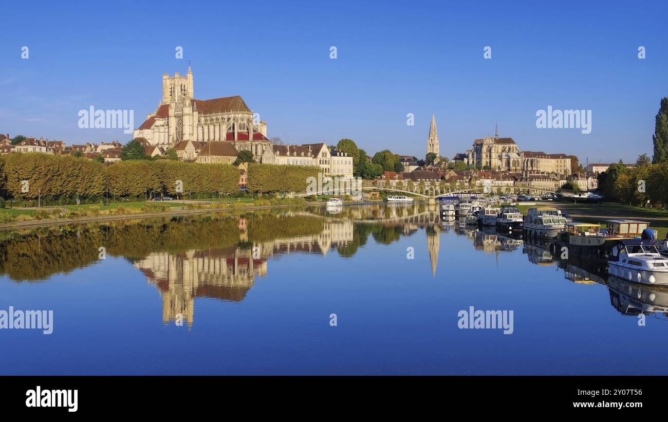 Auxerre en Bourgogne, Auxerre, cathédrale et Yonne, Bourgogne Banque D'Images