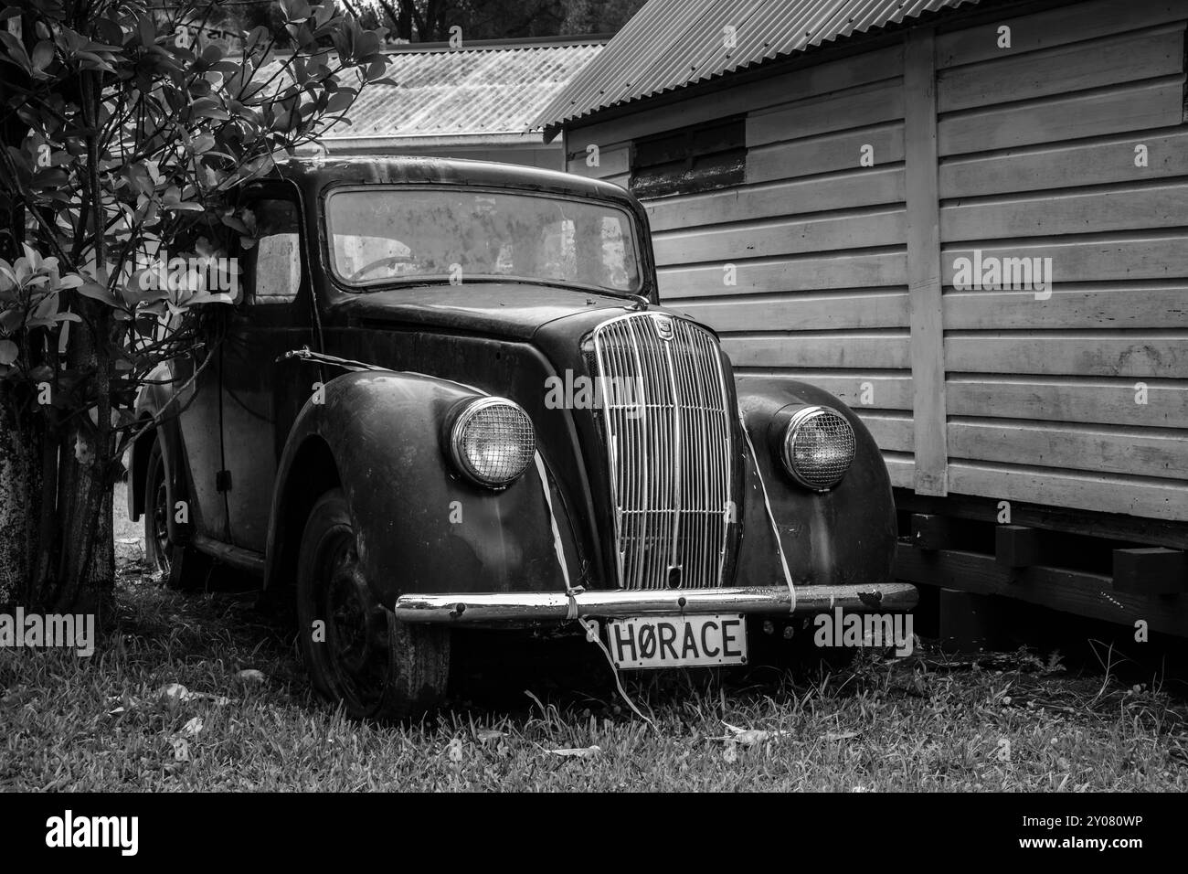 Un Morris 8 vintage en besoin de restauration, Warkworth, Auckland, Île du Nord, Nouvelle-Zélande Banque D'Images