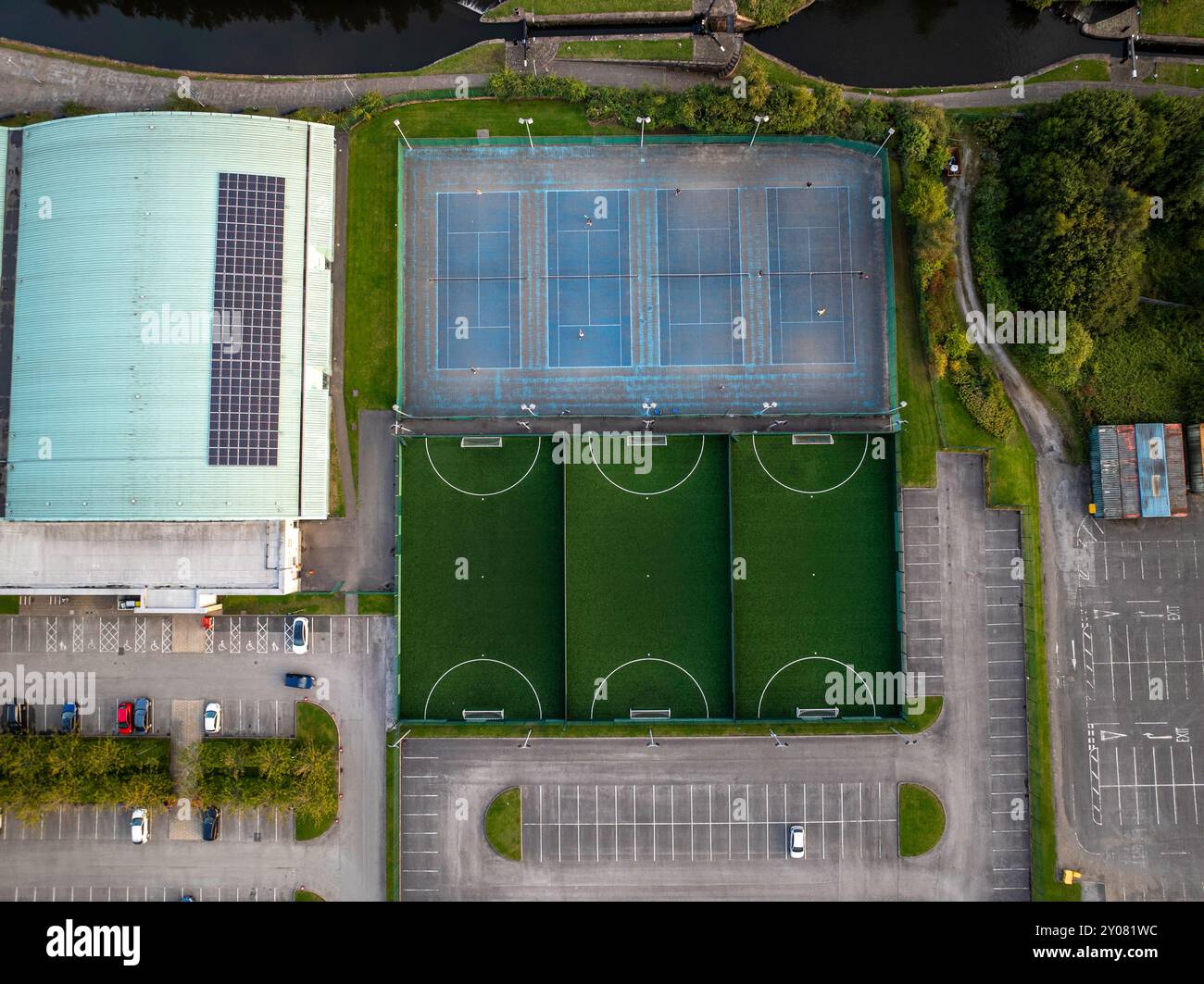Vue de dessus d'un court de tenis sur le campus d'Etihad - Manchester UK Banque D'Images