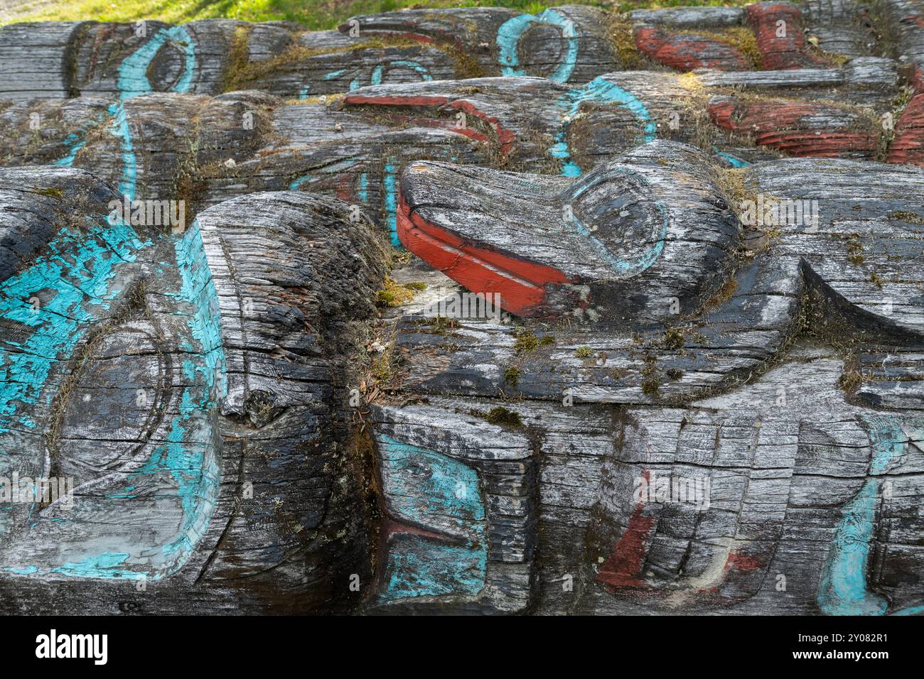 Alaska, Haines. Noow a frappé Tribal House. Mâts totémiques vintage, détail. Banque D'Images