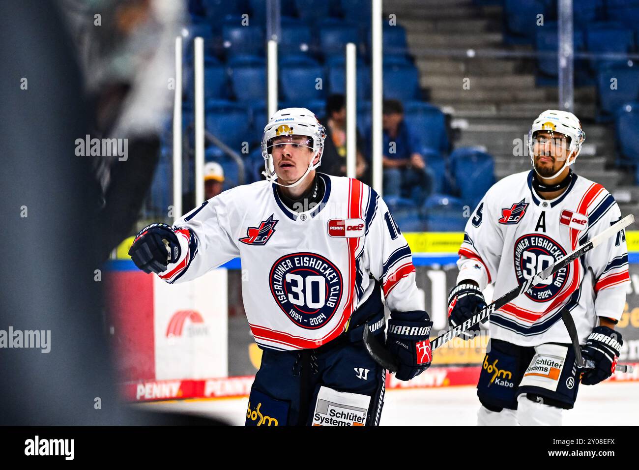 Torjubel, Jubel, Freude BEI Torschütze Tyler Boland (Iserlohn Roosters, #10) Colin Ugbekile (Iserlohn Roosters, #79), GER, Iserlohn Roosters v. Koelner Haie, Eishockey, TIMOCOM NRW-Cup, finale, Spielzeit 2023/2024, 01.09.2024, Foto : Jonas Brockmann/Eibner-Pressefoto Banque D'Images