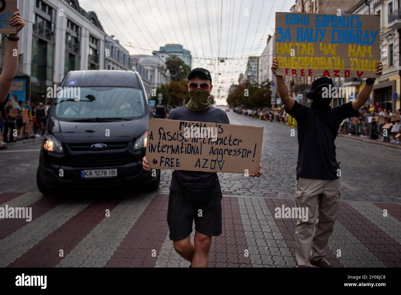 Kiev, Ukraine. 1er septembre 2024, Kiev, Ukraine. Les partisans du bataillon Azov prisonniers de guerre tiennent des pancartes lors d'un rassemblement appelant à leur libération. Crédit : Jay Kogler/Alamy Live News Banque D'Images