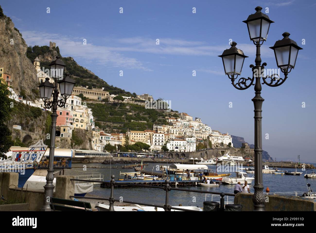 Vue sur le port d'Amalfi Banque D'Images