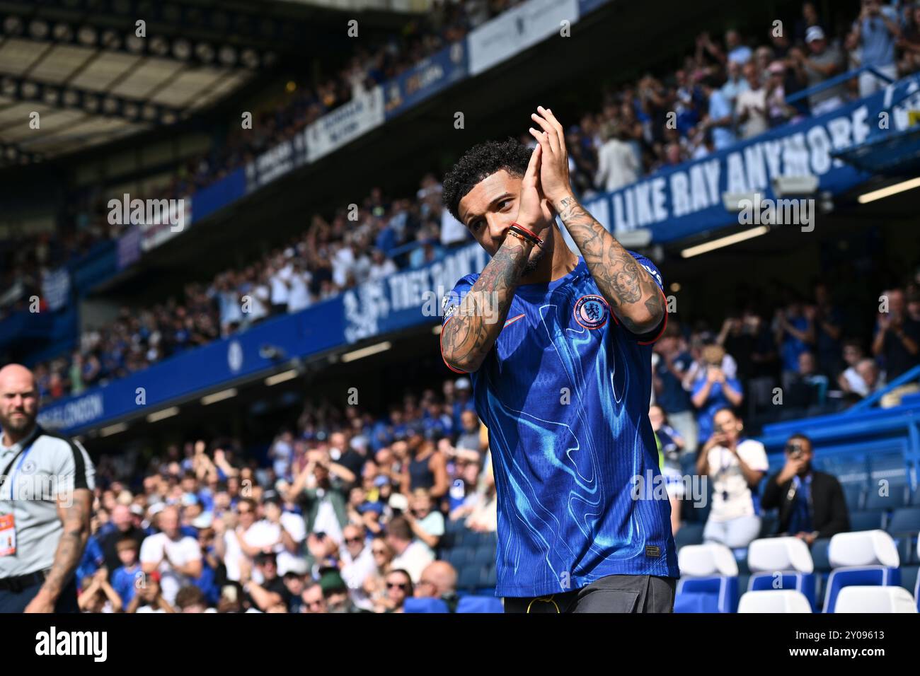 Londres, Royaume-Uni. 01 Sep, 2024. LONDRES, ANGLETERRE - 1er SEPTEMBRE : présentation du nouveau joueur Jadon Sancho pour Chelsea FC lors du match de premier League entre Chelsea FC et Crystal Palace FC à Stamford Bridge le 1er septembre 2024 à Londres, Royaume-Uni. Photo de Sebastian Frej crédit : Sebo47/Alamy Live News Banque D'Images