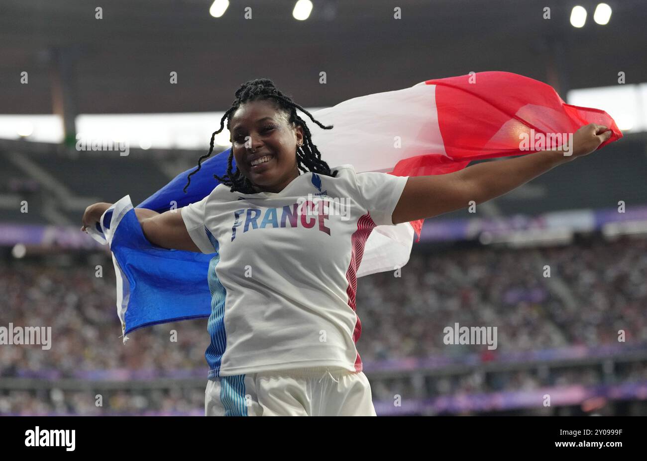 Stade de France, Paris, France. 01 Sep, 2024. La française Gloria Agblemagnon célèbre sa victoire d'argent en finale F20 lors des Jeux paralympiques de Paris 2024 au stade de France, Paris, France. Ulrik Pedersen/CSM/Alamy Live News Banque D'Images