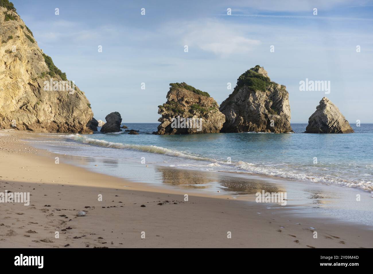 Plage paradisiaque de Ribeiro do Cavalo dans le parc naturel d'Arrabida à Sesimbra, Portugal, Europe Banque D'Images