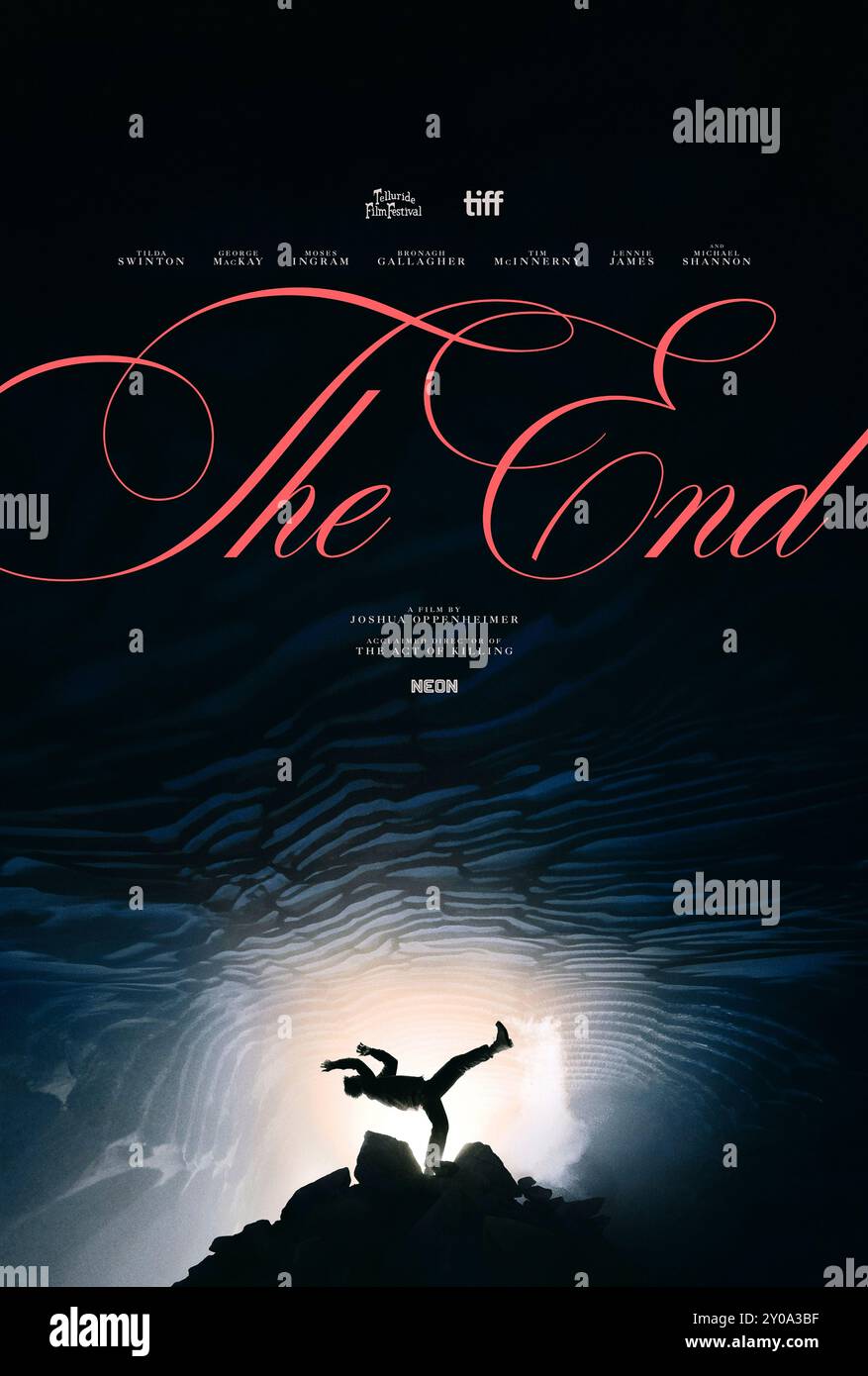 The End (2024) réalisé par Joshua Oppenheimer et mettant en vedette Tilda Swinton, Michael Shannon et Moses Ingram. Une comédie musicale post-apocalyptique de style âge d'or sur la dernière famille humaine. Affiche US Advance ***USAGE ÉDITORIAL SEULEMENT***. Crédit : BFA / Neon Banque D'Images