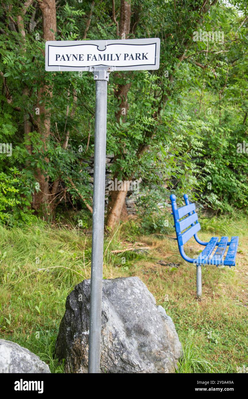 Bienvenue à l’enseigne Payne Family Park et au banc bleu à Brigus, Terre-Neuve-et-Labrador, Canada Banque D'Images