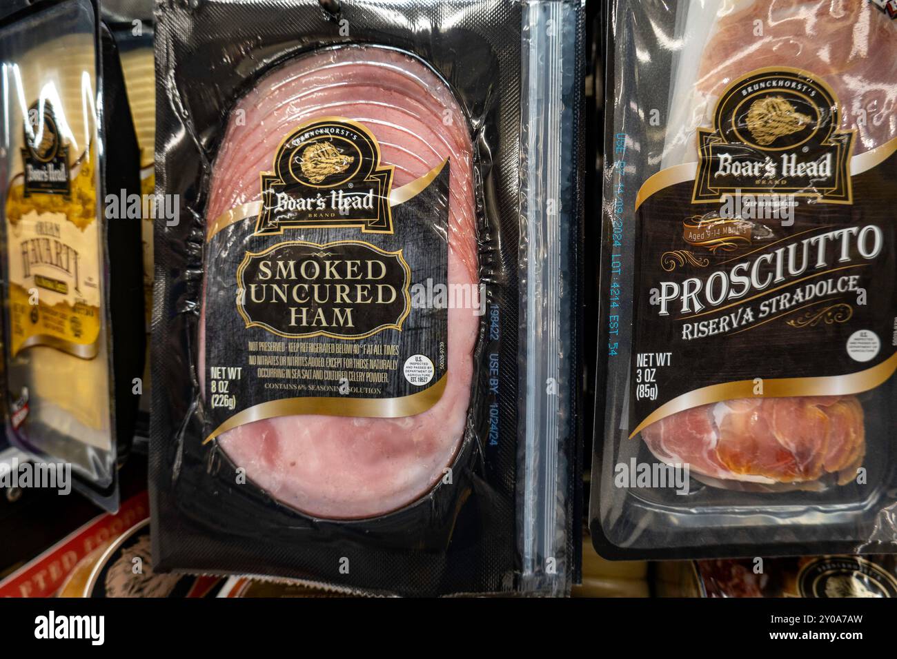 Les produits de viande et de fromage Boar's Head sont vendus dans les épiceries à travers les États-Unis, 2024, New York City, États-Unis Banque D'Images
