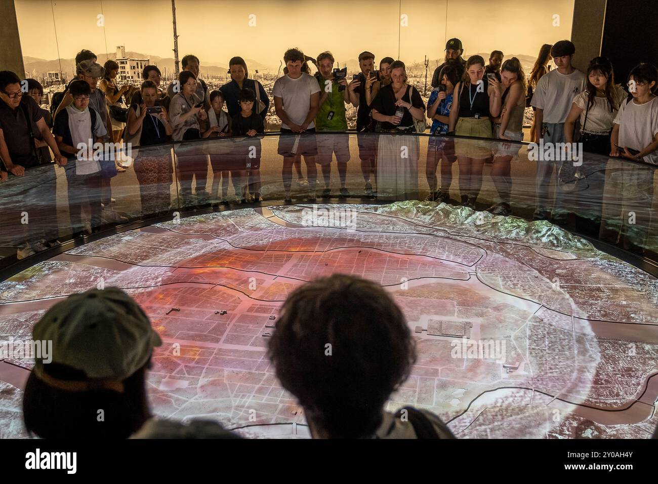 Recréation du petit garçon qui a explosé au-dessus de Nagasaki. Exposition, intérieur, à l'intérieur du Musée mémorial de la paix d'Hiroshima, Hiroshima, Japon Banque D'Images