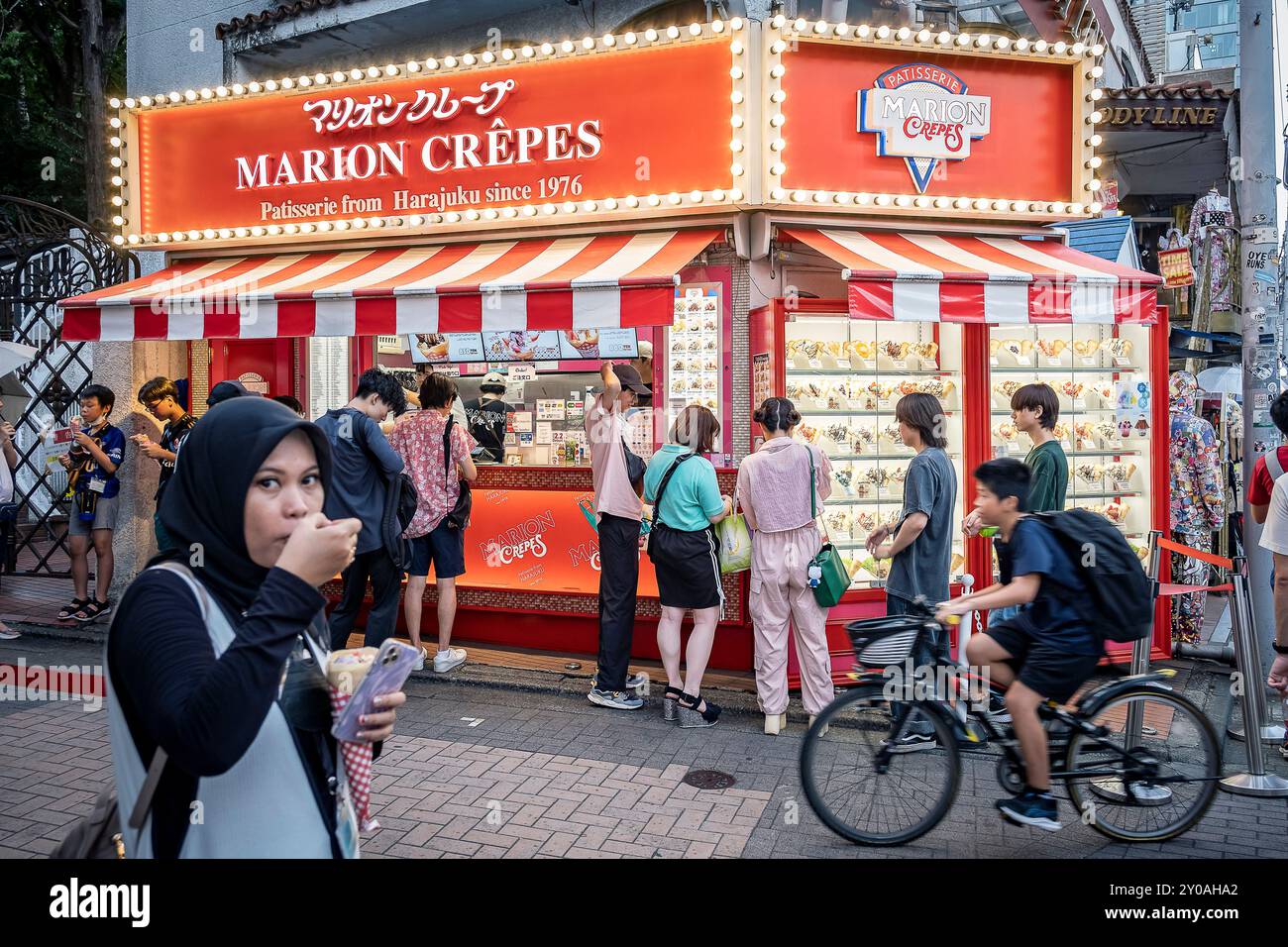 Marion Crepes Patisserie. Scène de rue à Takeshita Dori. Tokyo, Japon, Asie Banque D'Images
