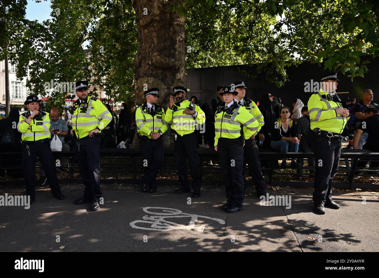 LONDRES, ROYAUME-UNI. 1er septembre 2024. Des milliers de musulmans de nombreux pays se joignent, la 44ème procession Arbaeen Royaume-Uni de l'Imam Hussain, le petit-fils du prophète Muhammad, a un prophète divinement enseignement de la paix et de l'harmonie atteindre la victoire. Tout en étant soumis à l'oppression. Organisé par le Hussaini Islamic Trust UK, la nourriture et l'eau gratuites sont fournies à Marble Arch, Londres, Royaume-Uni. ( Credit : Voir Li/Picture Capital/Alamy Live News Banque D'Images