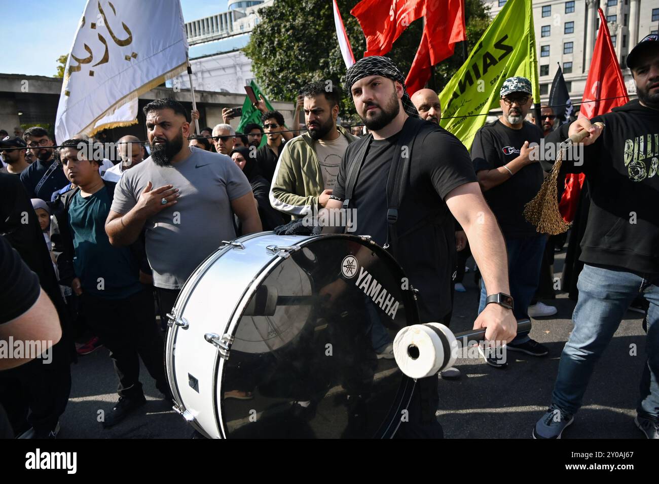 LONDRES, ROYAUME-UNI. 1er septembre 2024. Des milliers de musulmans de nombreux pays se joignent, la 44ème procession Arbaeen Royaume-Uni de l'Imam Hussain, le petit-fils du prophète Muhammad, a un prophète divinement enseignement de la paix et de l'harmonie atteindre la victoire. Tout en étant soumis à l'oppression. Organisé par le Hussaini Islamic Trust UK, la nourriture et l'eau gratuites sont fournies à Marble Arch, Londres, Royaume-Uni. ( Credit : Voir Li/Picture Capital/Alamy Live News Banque D'Images