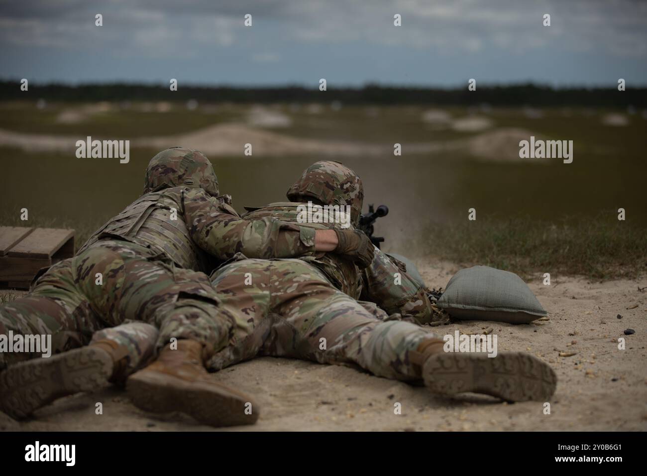 Les compétiteurs de la meilleure escouade de la réserve de l'armée du 200th Military police Command utilisent une mitrailleuse M240B lors d'une qualification d'arme servie par équipage à la base conjointe McGuire-dix-Lakehurst, New Jersey, le 31 août 2024. Plus de 70 soldats viennent de tout le pays pour participer au BSC 2024, la compétition annuelle qui rassemble les meilleurs soldats et escouades de toute l'armée américaine pour remporter le titre de «meilleur guerrier» et «meilleure escouade» parmi leurs pairs. (Photo de la réserve de l'armée américaine par le sergent Megan Fischer) // PUBLIÉ // Banque D'Images