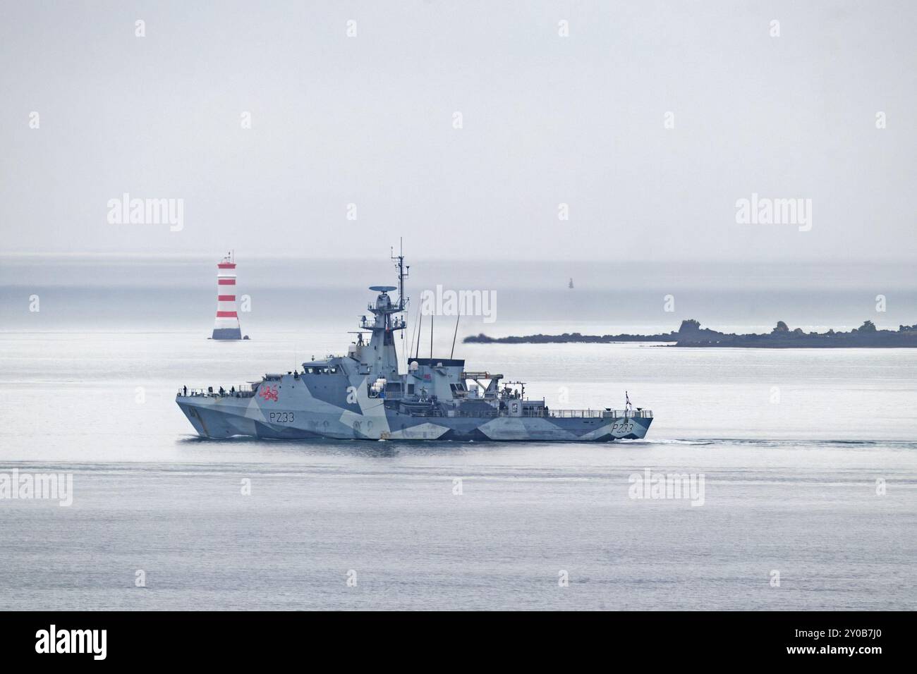 Auckland, Nouvelle-Zélande, 2 septembre 2024. Le HMS Tamar, un navire de patrouille offshore de la Royal Navy de classe Batch 2 River, part de la Royal New Zealand Navy base à Devonport, en Nouvelle-Zélande. Crédit : David Rowland/Alamy Live News Banque D'Images