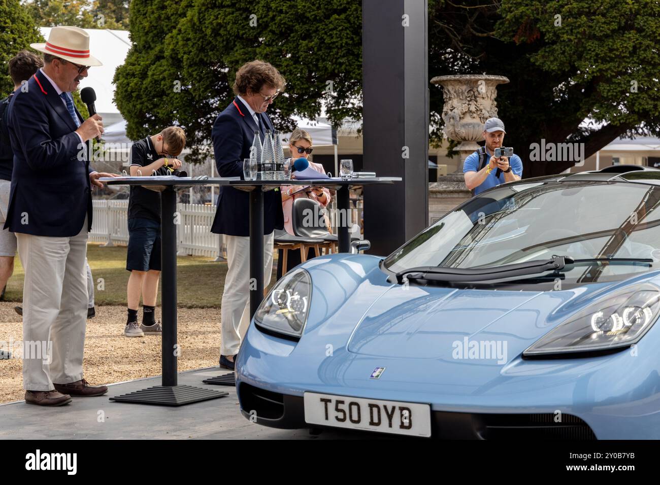 Supercar présentée aux visiteurs du concours d'élégance 2024 Banque D'Images