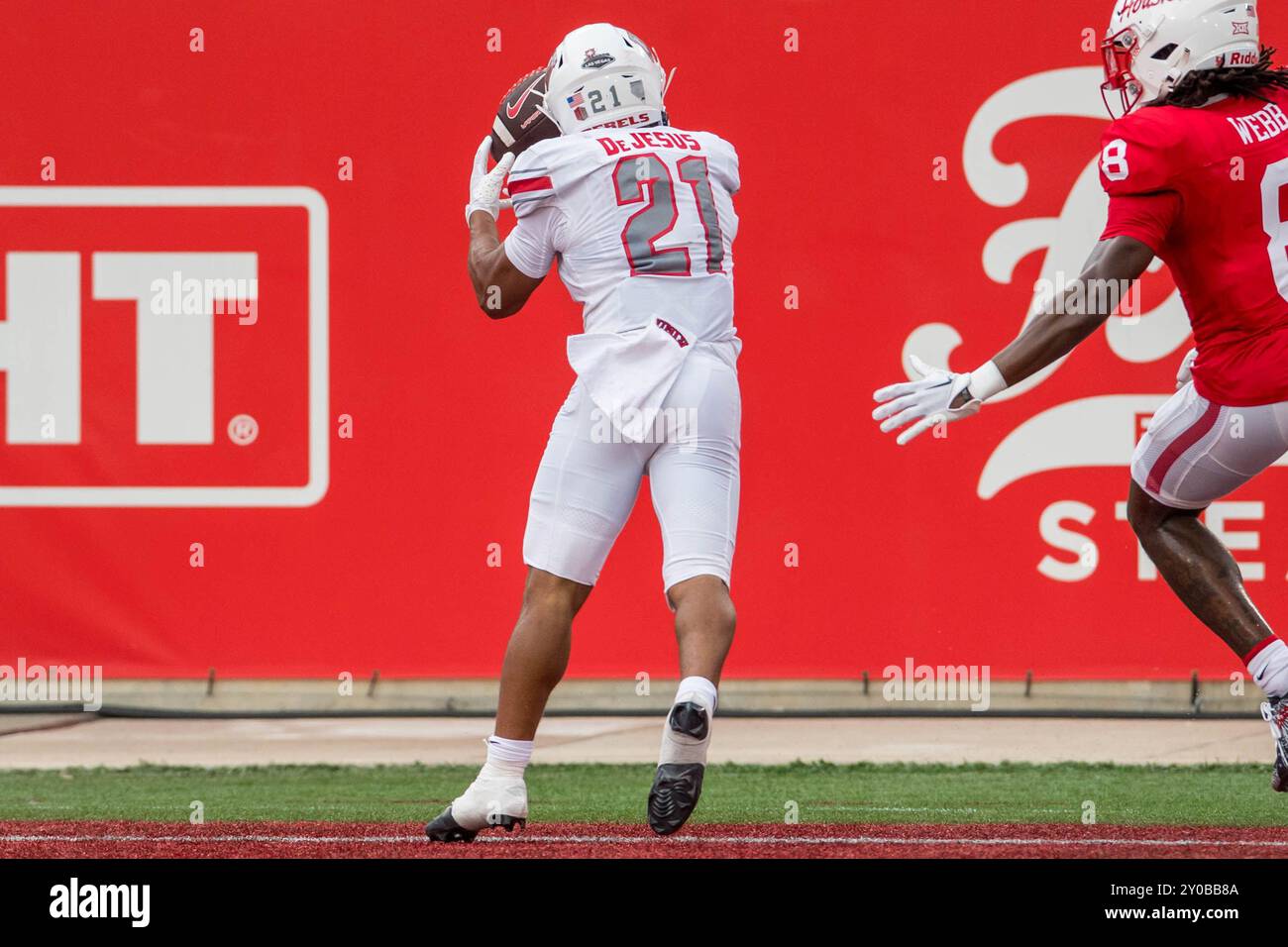 31 août 2024 : Jacob de Jesus (21 ans), le receveur des rebelles de l'UNLV, attrape une passe pour un touchdown lors d'un match entre les rebelles de l'UNLV et les Cougars de Houston à Houston, au Texas. Trask Smith/CSM Banque D'Images