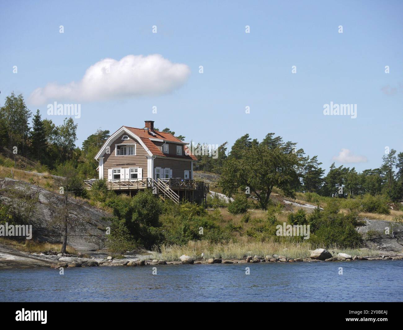Maison d'été à la côte ouest suédoise, île d'orust Banque D'Images