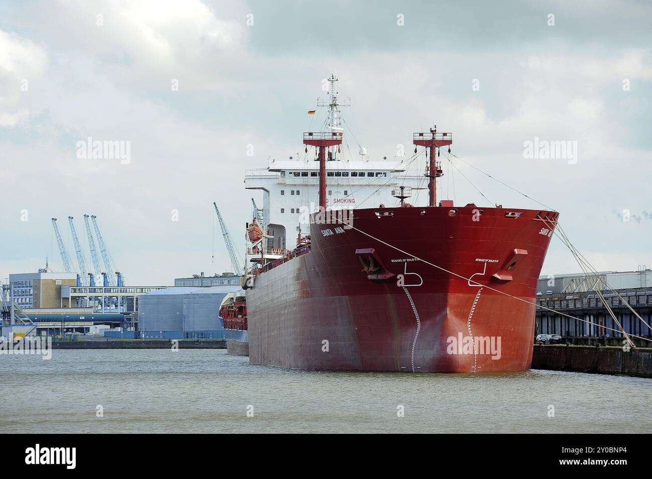 Pétrolier Santa Ana dans le port de Kaiserhafen à Bremerhaven. Pétrolier Santa Ana à Bremerhaven-Kaiserhafen Banque D'Images