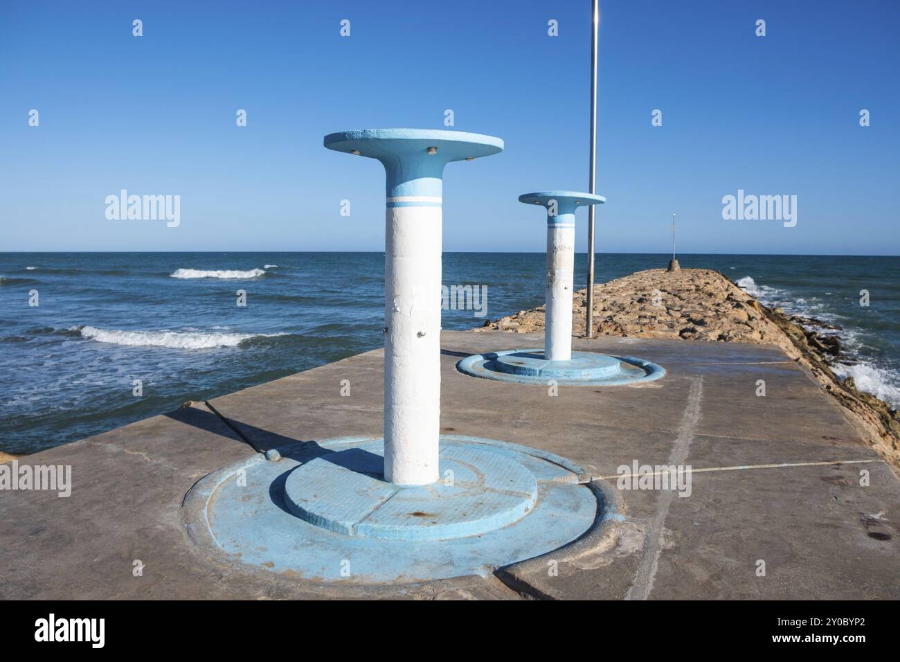 Douches sur la plage à Sitges, Espagne, Europe Banque D'Images