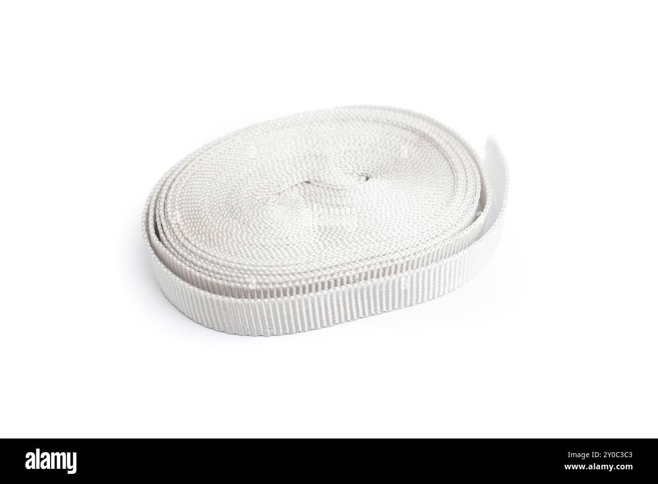 Rouleau de sangle textile blanc isolé sur blanc Banque D'Images