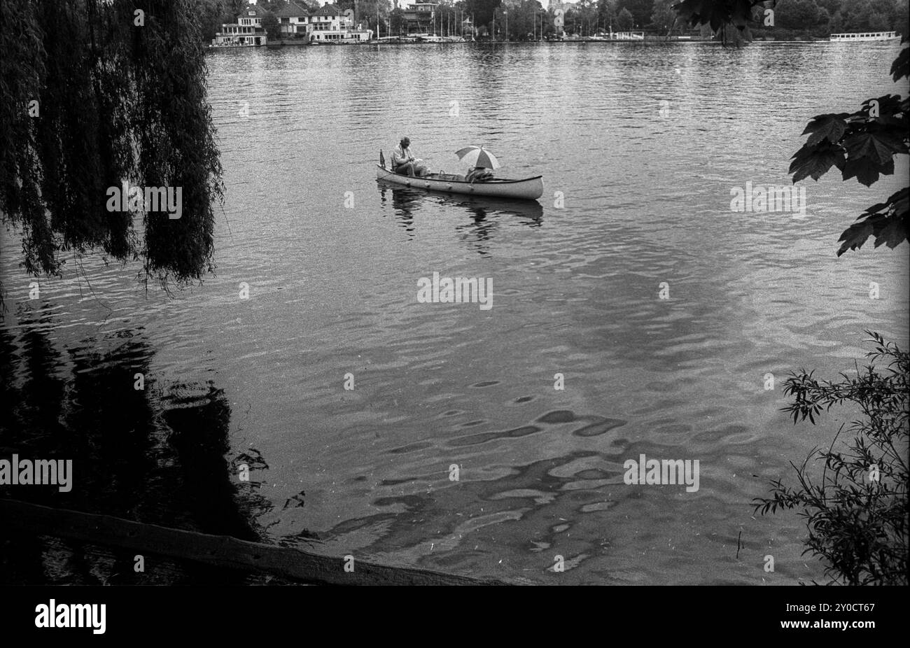 Allemagne, Hambourg, 03.06.1991, canoë avec parasol sur l'Alster, Europe Banque D'Images