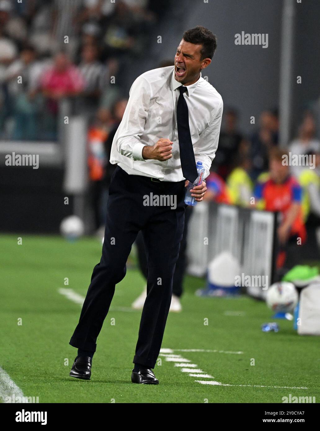 Turin, Italie. 1er septembre 2024. Thiago Motta, entraîneur-chef de la Juventus, réagit lors d'un match de football de Serie A entre la Juventus et Roma à Turin, en Italie, le 1er septembre 2024. Crédit : Federico Tardito/Xinhua/Alamy Live News Banque D'Images