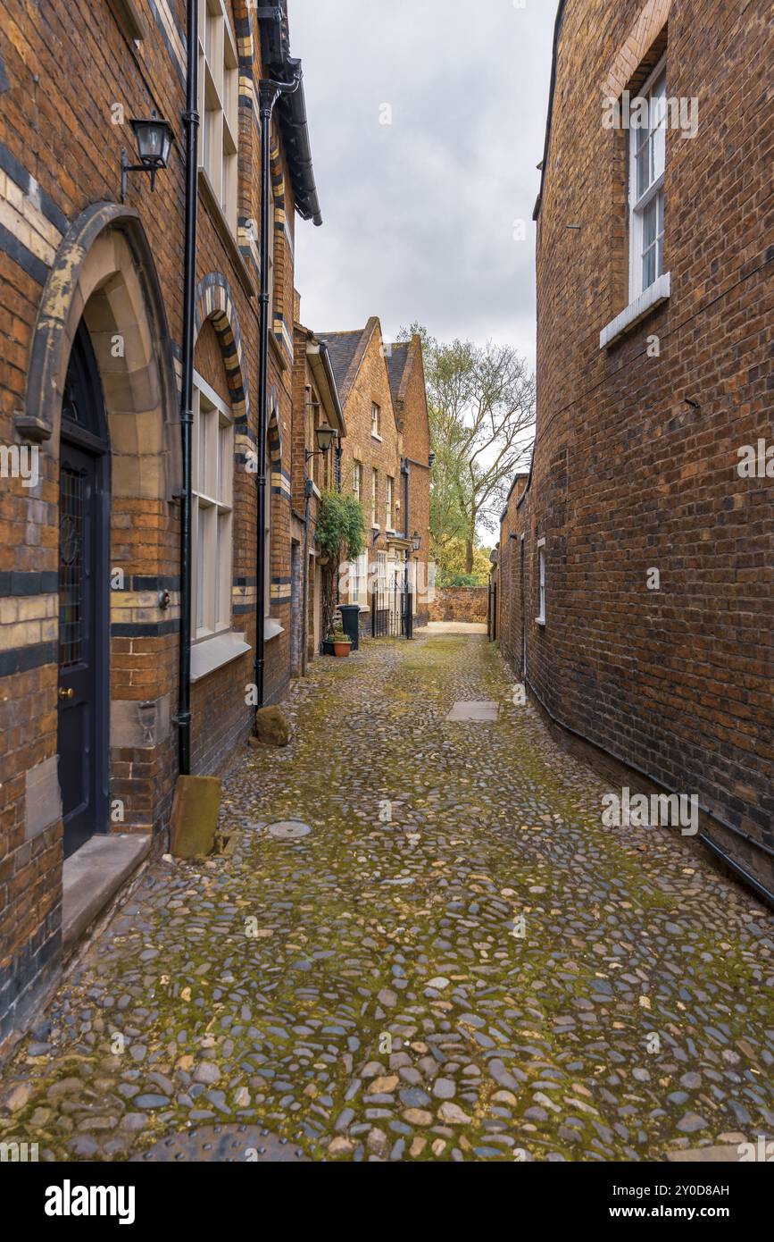 Shrewsbury, Shropshire, Angleterre, Royaume-Uni, mai 04, 2018 : vue sur une petite route avec des maisons dans le centre de la ville Banque D'Images