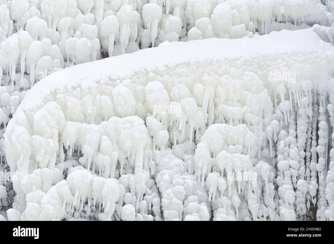 Structures de glace à la cascade de Njupeskaer, parc national de Fulufjaellet, Dalarna, Suède, décembre 2011, Europe Banque D'Images