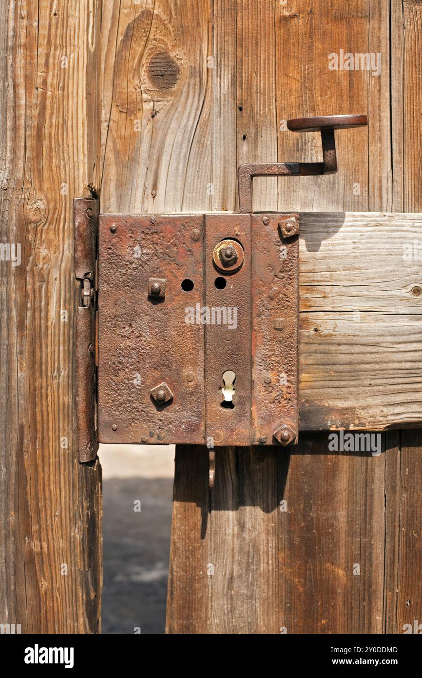 Ancienne serrure de porte rouillée Banque D'Images