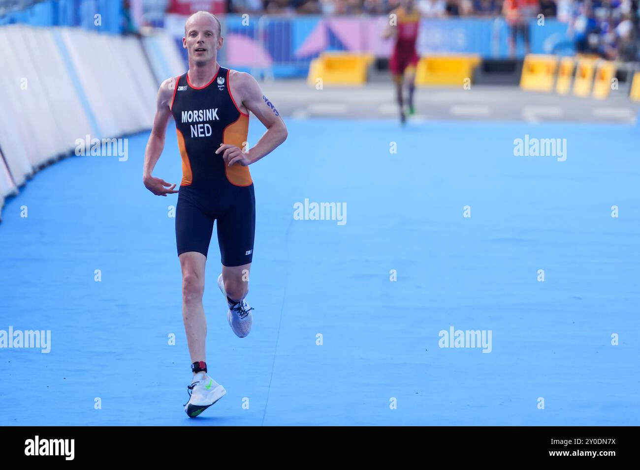 Paris, France. 02 septembre 2024. PARIS, FRANCE - 2 SEPTEMBRE : Maurits Morsink, des pays-Bas, en compétition en PTS3 masculine lors du jour 5 du para Triathlon - Paris 2024 Jeux paralympiques d'été au Pont Alexandre III le 2 septembre 2024 à Paris, France. (Photo de Patrick Goosen/BSR Agency) crédit : BSR Agency/Alamy Live News Banque D'Images